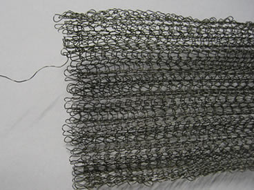 Một tấm lưới dệt kim màu đen