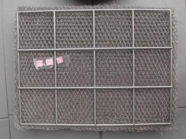 Lưới dệt kim demister pad trong hình dạng hình chữ nhật với hàn que tròn lưới.